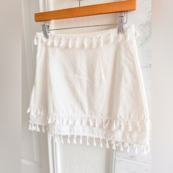 White Mini Skirt Size Small with Tassels - Picture 14 of 16